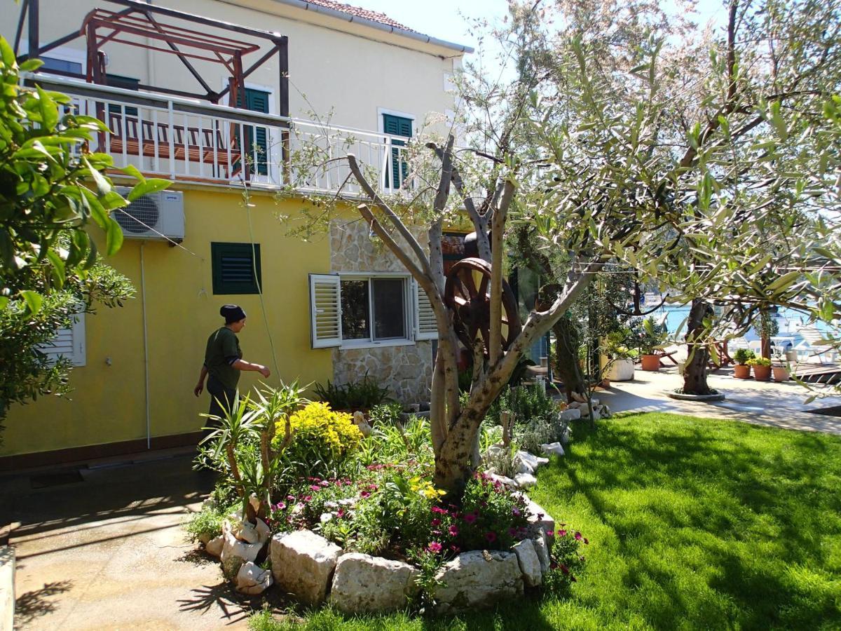 Apartments By The Sea Blace, Neretva Delta - Usce Neretve - 16068 Екстер'єр фото