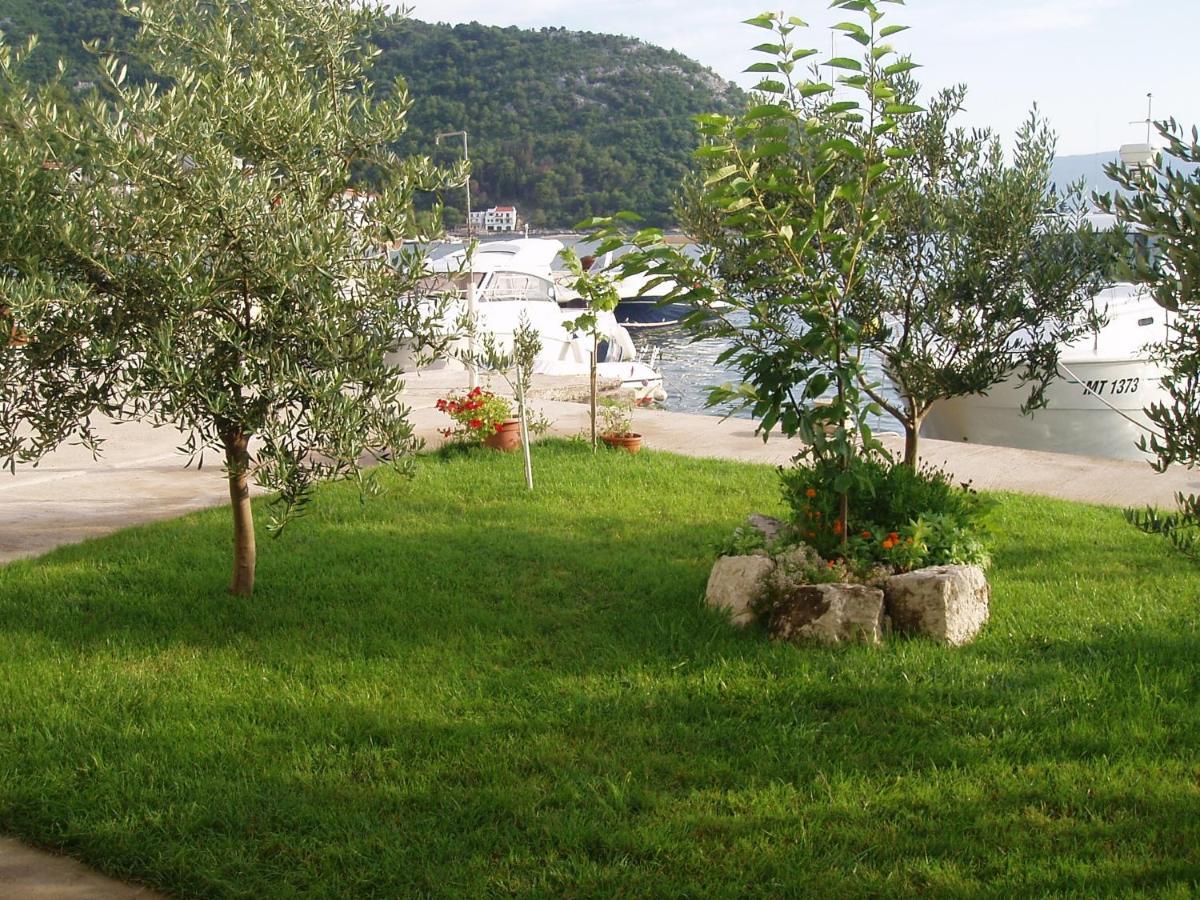 Apartments By The Sea Blace, Neretva Delta - Usce Neretve - 16068 Екстер'єр фото